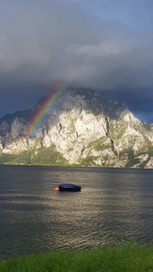 Ferienhaeuschen Am Traunsee Mit Tretboot Zur Freien Nutzung Am Badeplatz Альтмюнстер Экстерьер фото
